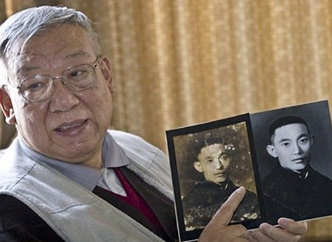 フォトショ職人といえば中国のBaojun Yuan氏(76)。貧困の人たちが大切にしている古い写真を無償修復している。