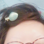 貝殻のヘアピンつけたまんま寝たら朝ちょっとかわいい感じになってたから写メったやつと夏コミのわたし