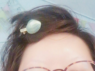 貝殻のヘアピンつけたまんま寝たら朝ちょっとかわいい感じになってたから写メったやつと夏コミのわたし