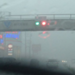 【危険度MAX】茨城県取手市内、落雷の影響で信号が赤と青に光るバグが発生