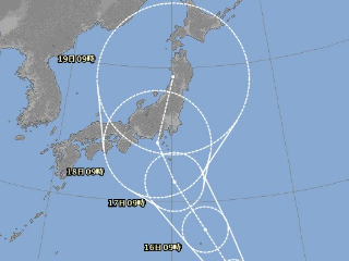 台風7号が週中頃に接近の恐れ。比較的めずらしいコースなので、前代未聞の現象が起こる可能性もあり、注意が必要……。