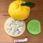 ボンタンアメ好きには京都の老舗和菓子屋『鶴屋吉信』の柚餅を是非食べてみてほしい。