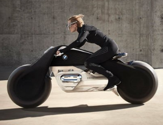 【イカす】絶対倒れずノーヘルでOK！BMWの未来のコンセプトバイクが画期的