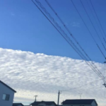 鳥取で震度6弱の地震発生以降に 兵庫県で断層型地震雲が発生したみたいです。。。  なので、2日〜3日以内に関西で強い地震がくるかもしれません。