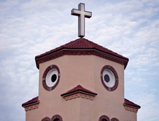 フロリダの教会。ピヨピヨ。こちらは偶然らしいですが、あまりの可愛さにファンクラブまであるそうです。