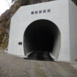 神奈川県の林道にある新青崩トンネル。