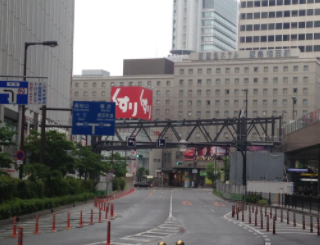 1夜明けたらJR大阪とヨドバシ梅田を繋ぐ橋が架かってました。夢か
